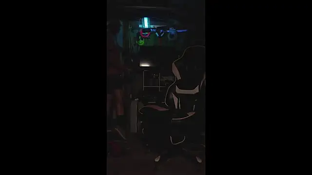 AverageMaleJay online show from October 7, 2025, 1:17 am