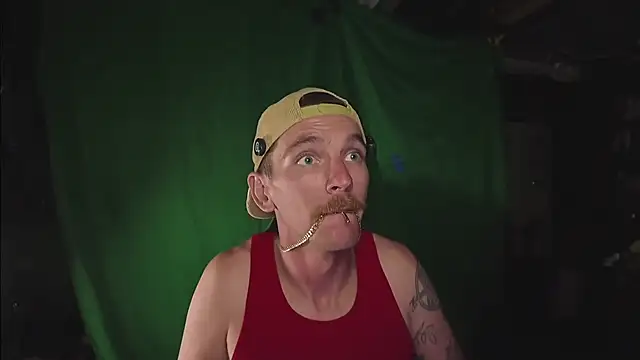 AverageMaleJay online show from October 4, 2025, 4:47 am