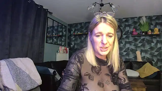 Snapshot of Delichieuse5 chatting on October 7, 2025, 7:48 pm Delichieuse5 online show from October 7, 2025, 7:48 pm