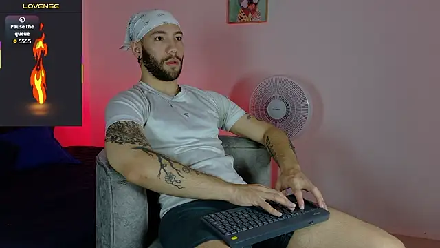 angel kyrozz online show from March 15, 2026, 7:10 pm