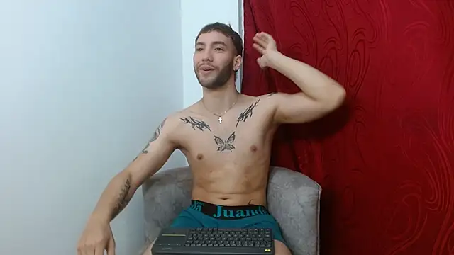 Snapshot of angel_kyrozz chatting on October 7, 2025, 3:07 am angel kyrozz online show from October 7, 2025, 3:07 am