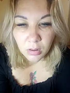 Snapshot of Karamelkaxq chatting on October 28, 2025, 2:16 pm Karamelkaxq online show from October 28, 2025, 2:16 pm