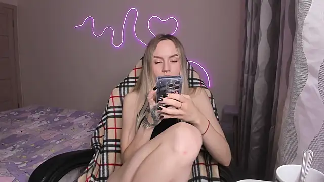 hello kittyyk online show from April 15, 2026, 5:28 pm