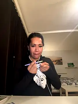 Snapshot of Mariqnq chatting on October 10, 2025, 10:54 pm Mariqnq online show from October 10, 2025, 10:54 pm