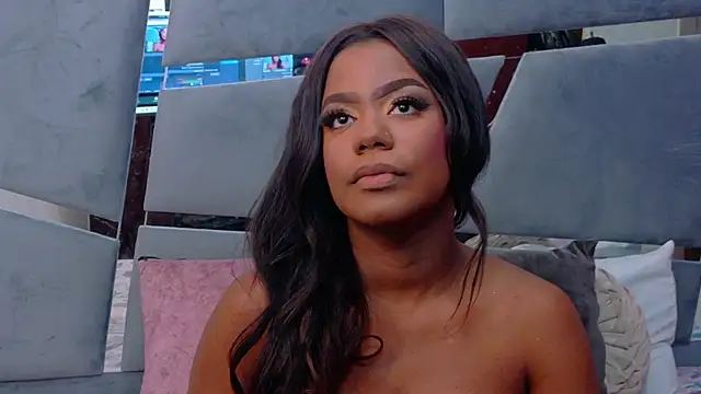 LorraiineJohnson online show from November 6, 2025, 8:02 pm