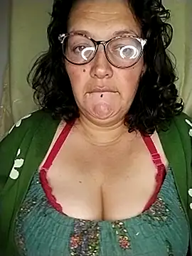 -saraqueen- online show from November 16, 2025, 6:18 am