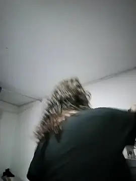 -saraqueen- online show from November 12, 2025, 4:27 am