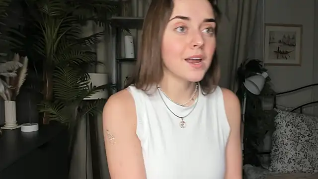 ThelmaJusto online show from November 14, 2025, 3:48 pm