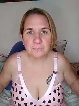 Snapshot of LaceyWestxx chatting on December 17, 2025, 6:24 pm LaceyWestxx online show from December 17, 2025, 6:24 pm