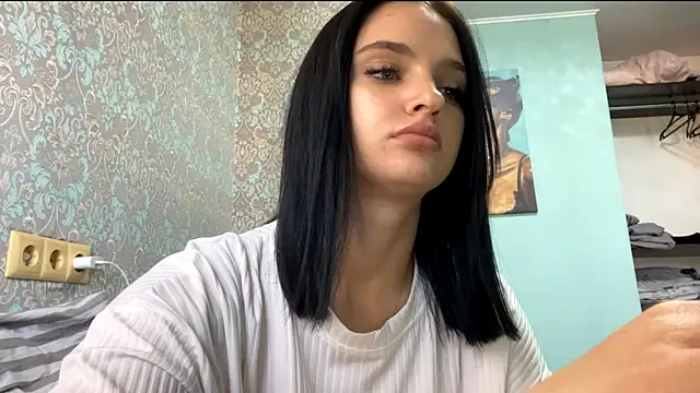 SorayaTrieger online show from October 7, 2025, 9:32 am
