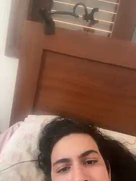 luciamaria01 online show from November 11, 2025, 12:44 pm