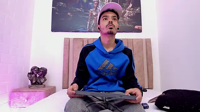 Timothe Evans online show from December 21, 2025, 4:14 am