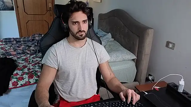 Snapshot of Al3xox02 chatting on January 16, 2026, 3:05 pm Al3xox02 online show from January 16, 2026, 3:05 pm