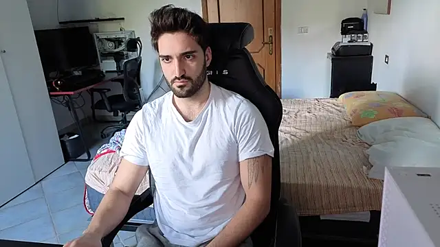 Snapshot of Al3xox02 chatting on February 25, 2026, 8:36 am Al3xox02 online show from February 25, 2026, 8:36 am