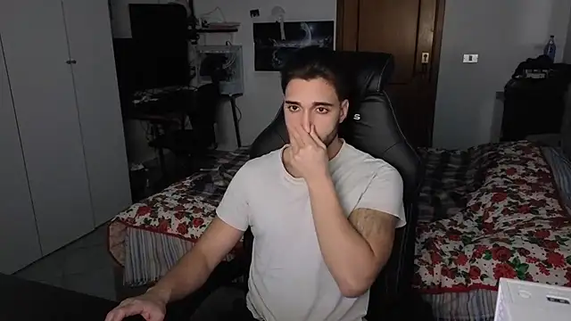 Snapshot of Al3xox02 chatting on January 31, 2026, 7:56 pm Al3xox02 online show from January 31, 2026, 7:56 pm