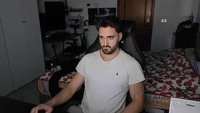 Snapshot of Al3xox02 chatting on February 1, 2026, 6:39 pm Al3xox02 online show from February 1, 2026, 6:39 pm