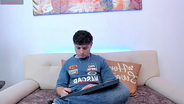 Leoo Miller online show from October 30, 2025, 8:17 pm