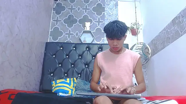 sexyboys cutex18 online show from April 14, 2026, 3:00 am