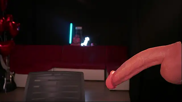 Snapshot of karolineneuer_ chatting on February 14, 2026, 5:29 am karolineneuer online show from February 14, 2026, 5:29 am