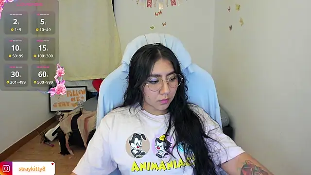 LoveLyy- online show from October 15, 2025, 9:01 pm