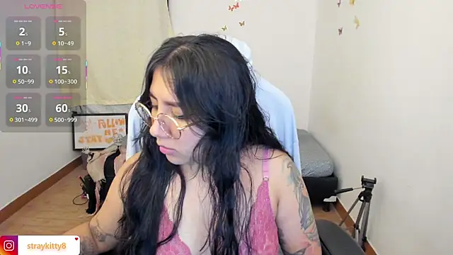 LoveLyy- online show from October 7, 2025, 1:28 am