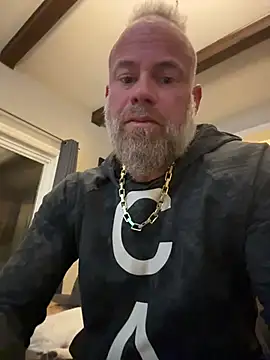 Snapshot of Muscledick40 chatting on February 9, 2026, 3:48 am Muscledick40 online show from February 9, 2026, 3:48 am