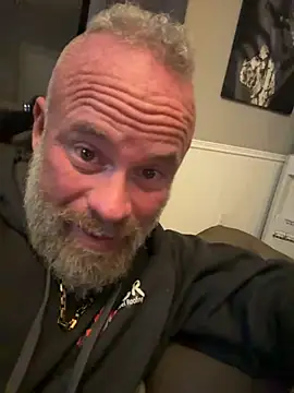 Snapshot of Muscledick40 chatting on March 4, 2026, 6:21 am Muscledick40 online show from March 4, 2026, 6:21 am