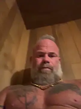 Snapshot of Muscledick40 chatting on February 19, 2026, 1:35 am Muscledick40 online show from February 19, 2026, 1:35 am