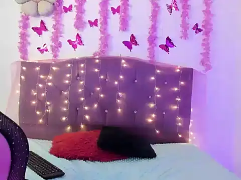 Snapshot of MissAngel_83 chatting on October 20, 2025, 10:10 pm MissAngel 83 online show from October 20, 2025, 10:10 pm