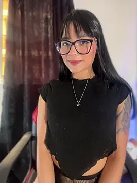 AlannaDollx online show from November 16, 2025, 5:39 pm