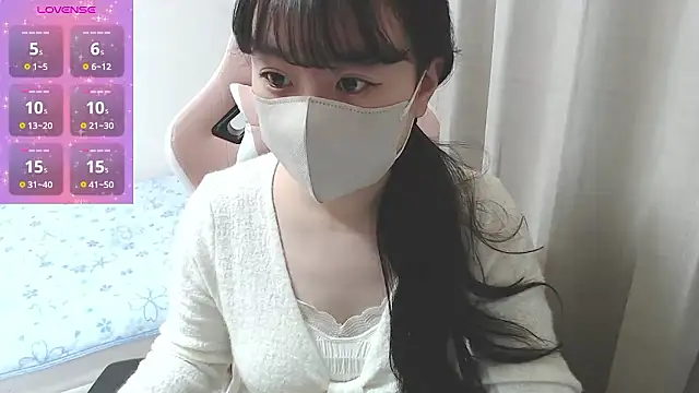 hinako08 online show from November 18, 2025, 1:21 am