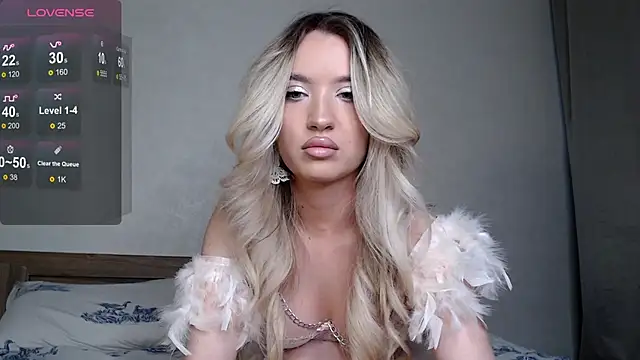 Snapshot of Luna_glamy chatting on October 6, 2025, 1:40 am Luna glamy online show from October 6, 2025, 1:40 am