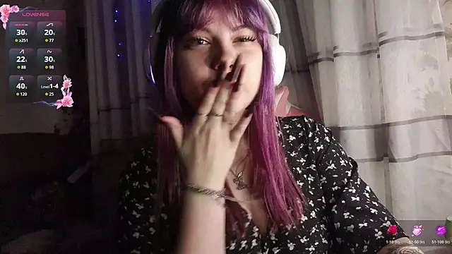 KristiBloom online show from February 26, 2026, 10:43 pm