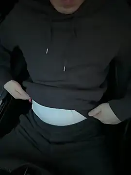 yichengm online show from October 25, 2025, 10:25 am