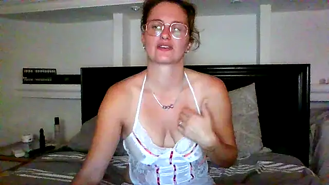 xcrazzycat online show from October 15, 2025, 9:12 pm