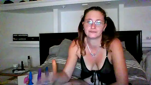 xcrazzycat online show from October 13, 2025, 8:32 pm