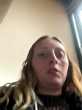 Mia dca online show from October 22, 2025, 7:35 pm