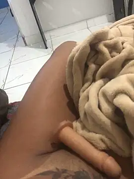 Snapshot of Milly96 chatting on October 10, 2025, 9:04 pm Milly96 online show from October 10, 2025, 9:04 pm