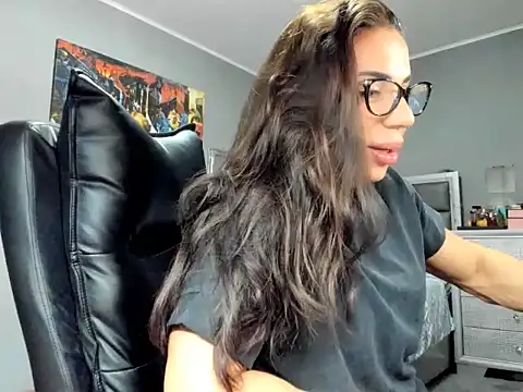 Alesyamuscledollxh online show from November 10, 2025, 6:35 pm