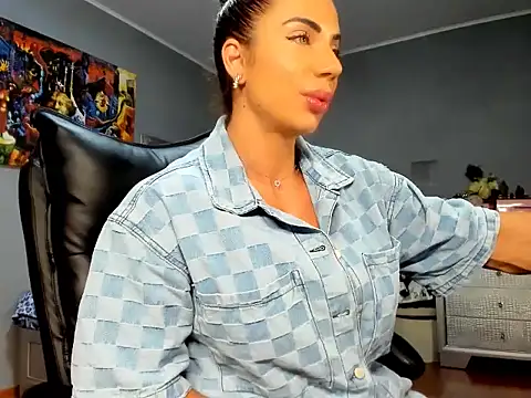 Snapshot of Alesyamuscledoll@xh chatting on September 24, 2025, 5:41 pm Alesyamuscledollxh online show from September 24, 2025, 5:41 pm