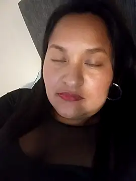 lucia00xx online show from April 5, 2026, 2:51 am