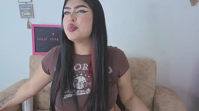 hollycute   online show from December 15, 2025, 7:52 pm