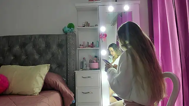 Snapshot of Sophia_rouse chatting on October 15, 2025, 12:02 pm Sophia rouse online show from October 15, 2025, 12:02 pm