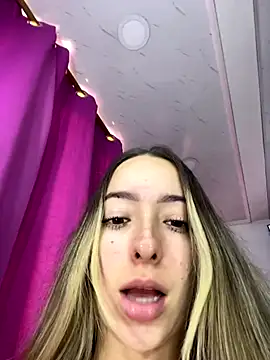 Snapshot of Sophia_rouse chatting on October 11, 2025, 9:05 pm Sophia rouse online show from October 11, 2025, 9:05 pm