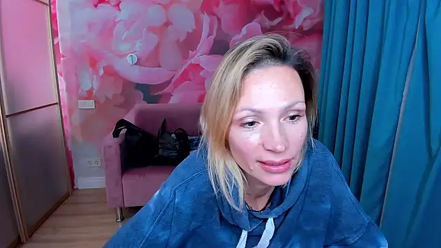 AlinaMoor online show from November 26, 2025, 6:52 pm