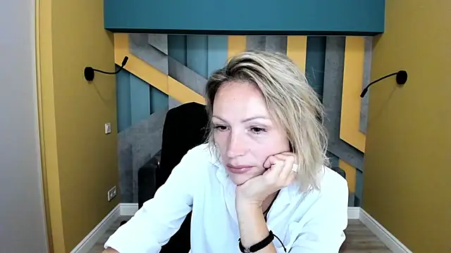 AlinaMoor online show from October 8, 2025, 5:31 am