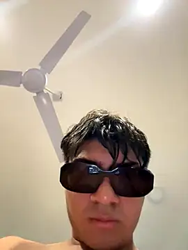 lain213 online show from October 7, 2025, 11:06 pm