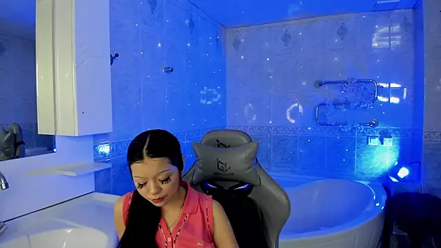 luvemily online show from October 8, 2025, 7:43 am