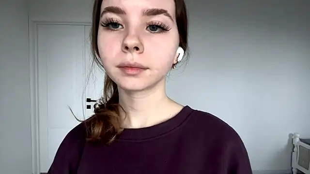 EhtelBiondi online show from December 18, 2025, 8:19 am