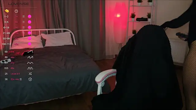 ShayLisse online show from October 15, 2025, 4:11 am